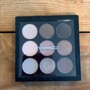 Mac Macnificent Me eyeshadow palette.